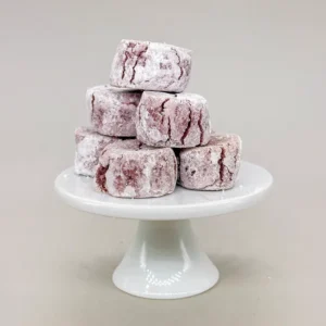 Makronen mit Sauerkirsche