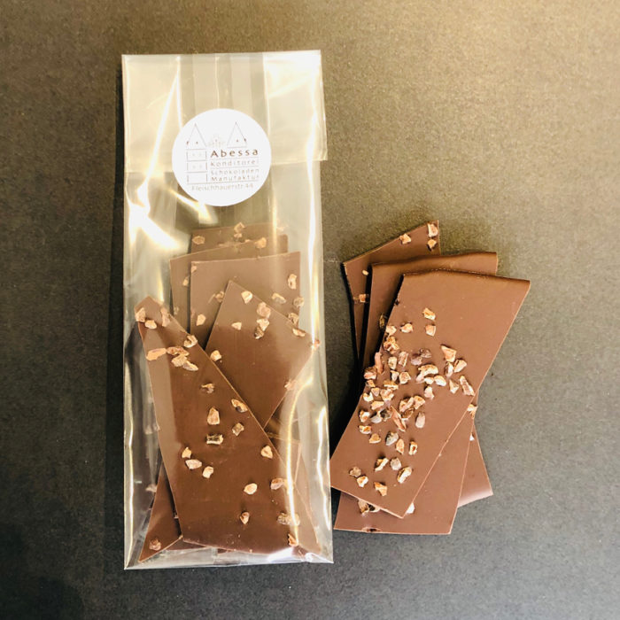Zartbitterschokolade 60% mit Kakaobohnennibs von Abessa aus Lübeck